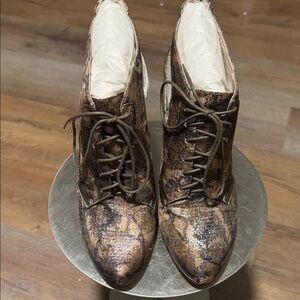 NWOT Louise et Cie Metallic CAMO Lace-Up Boots